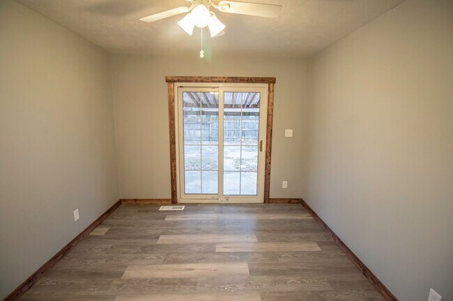 Building Photo - Completely Renovated and Affordable 3 BR Home