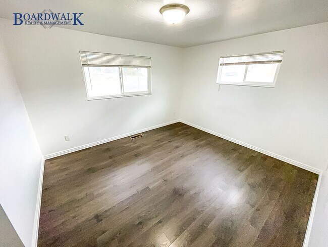 Building Photo - Charming Brick Rambler