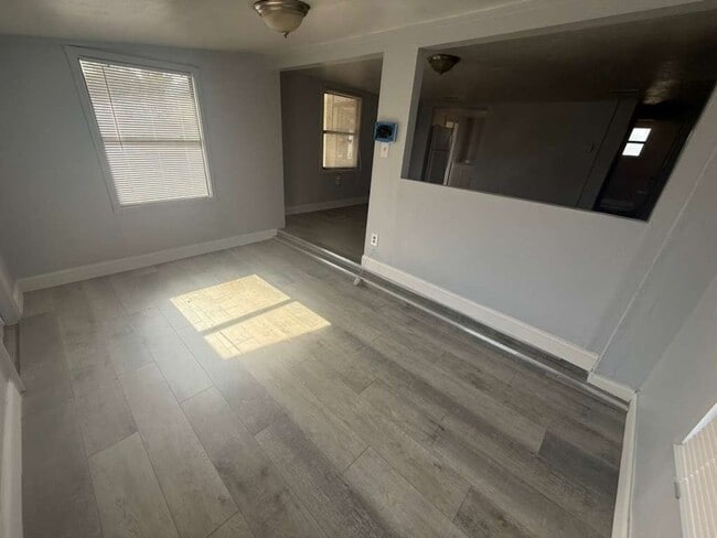 Building Photo - Lakeland 2/1 House  Apply for FREE This Holiday Season!