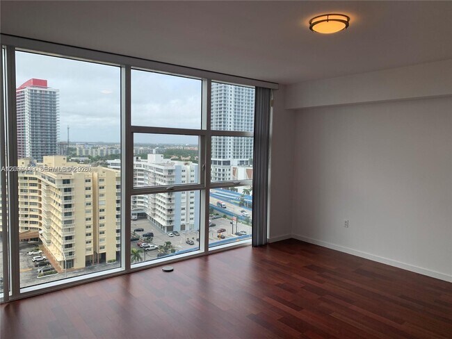 Building Photo - 1830 S Ocean Dr