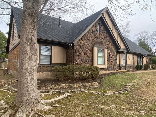 Building Photo - 4244 Chesapeake Way