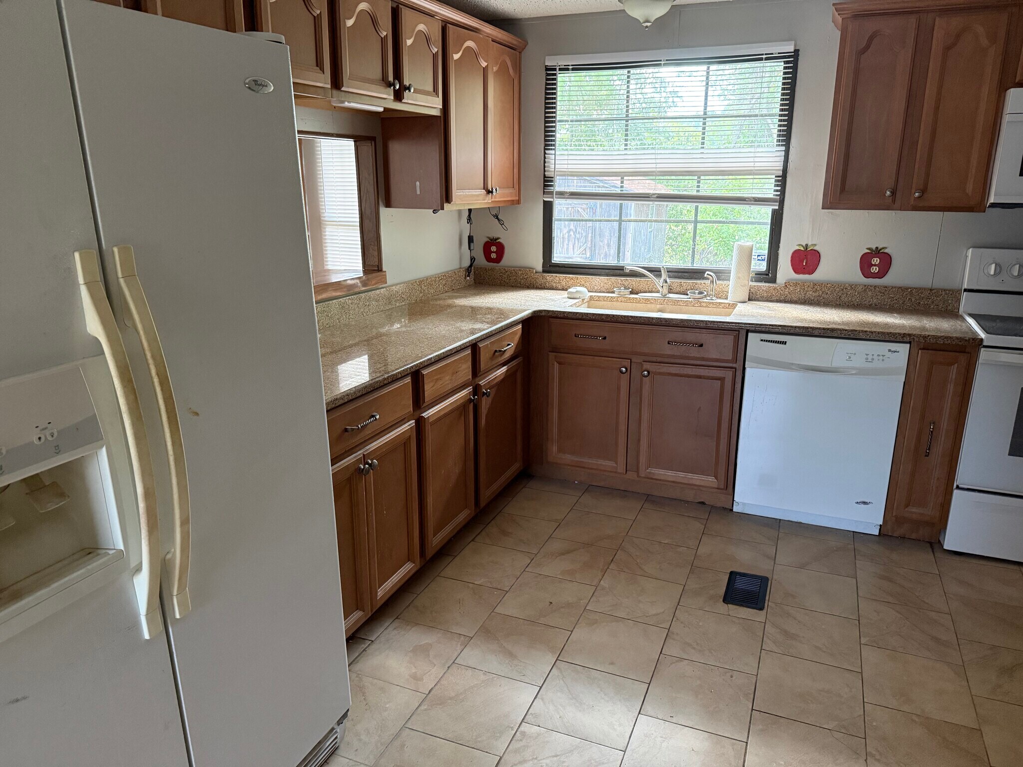 Building Photo - 970 Whippoorwill Way