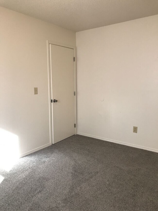 Building Photo - 1500 W Rainey St