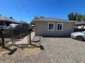 Building Photo - 406 Niles Ave