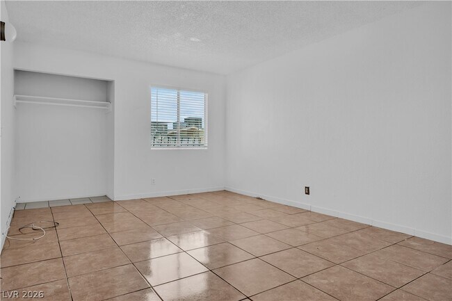 Building Photo - 25 Gold Bar Ct
