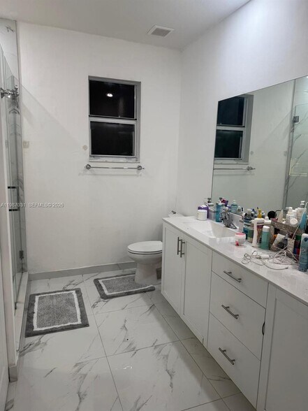 Building Photo - 522 SW 19th Way