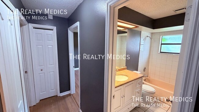 Building Photo - 104 E Osceola St