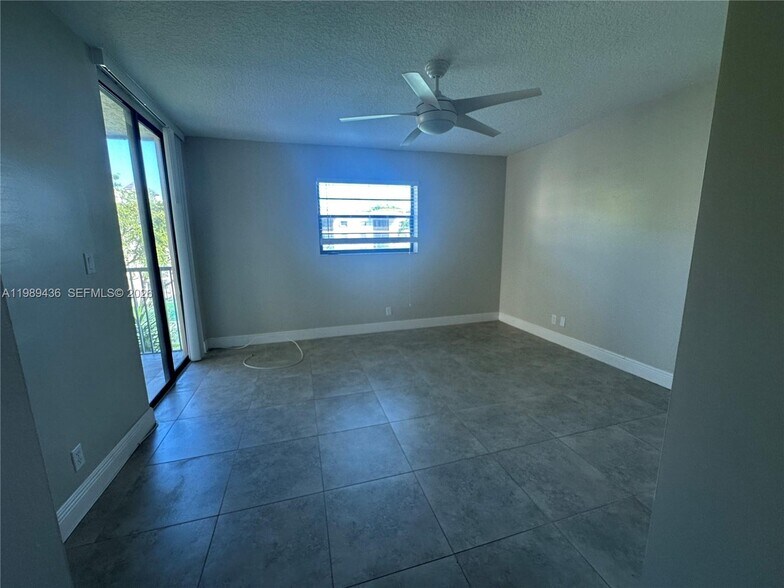 Building Photo - 10401 W Broward Blvd