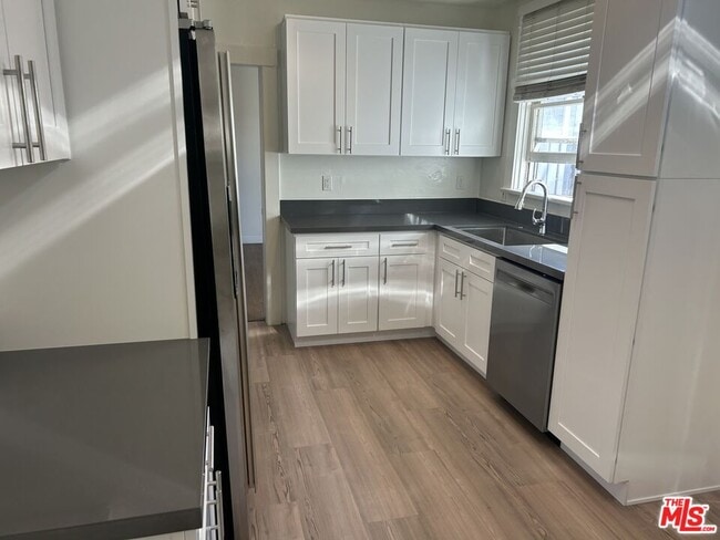 Building Photo - 1444 Yale St