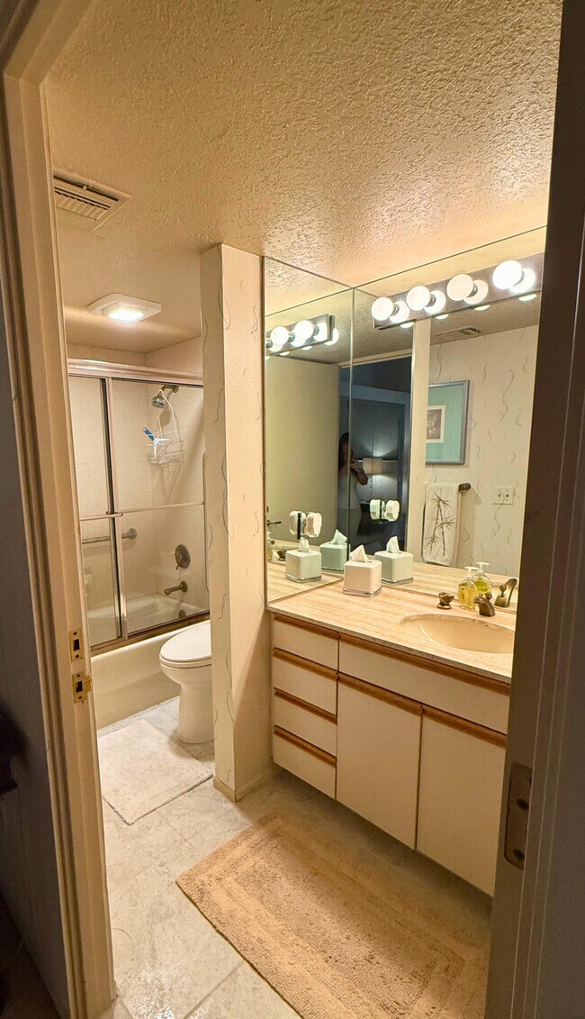 Building Photo - 253 Kavenish Dr