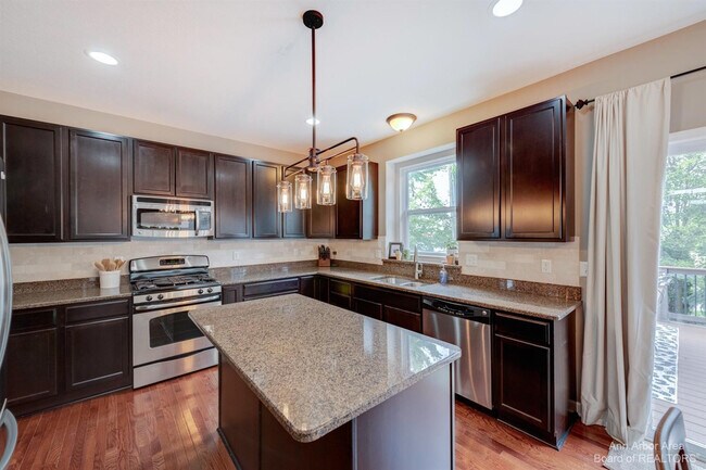 Building Photo - 51152 E Bourne Terrace