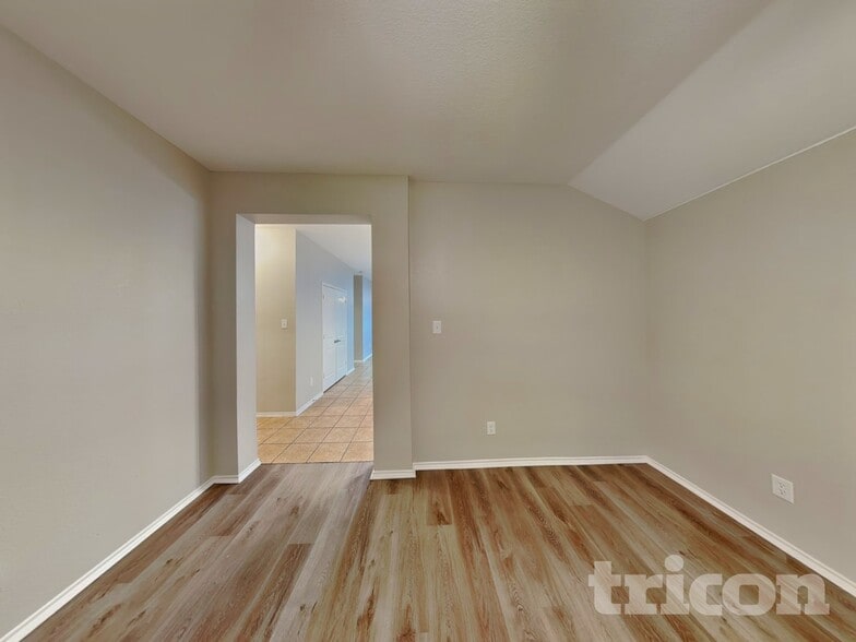 Building Photo - 626 Chapman Dr