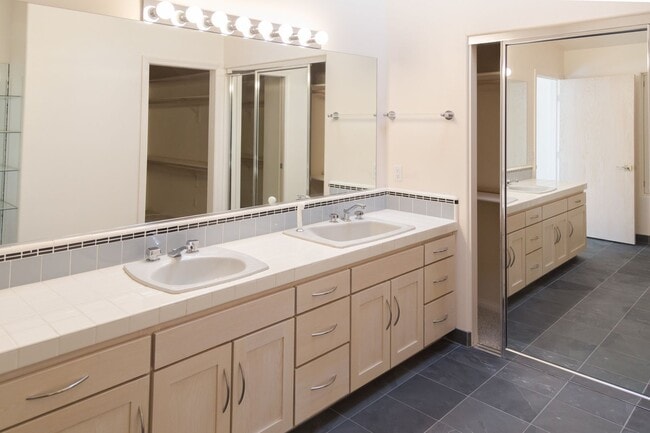Building Photo - Well-Appointed Home in Desirable Mountain View School District