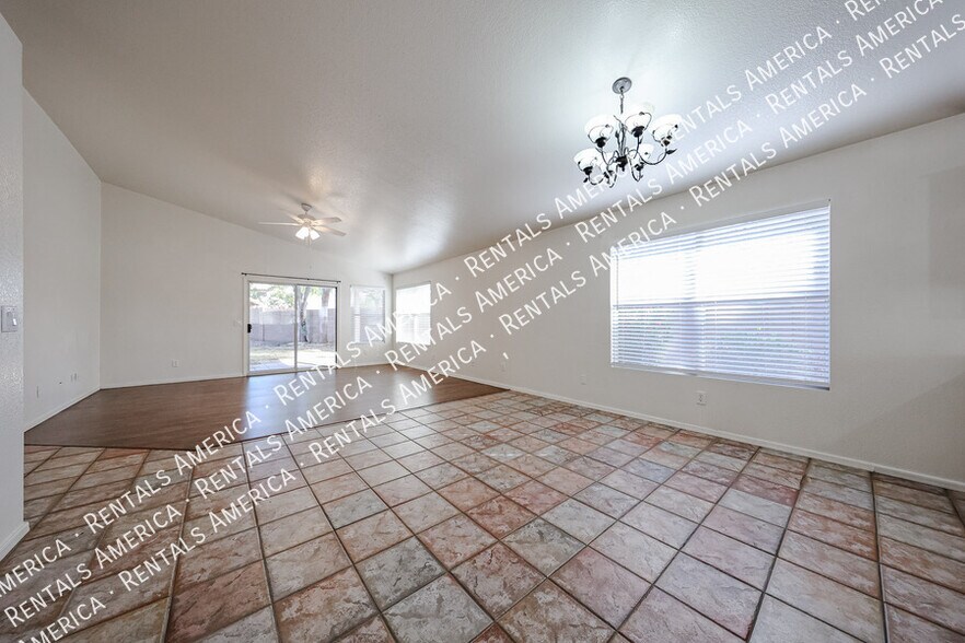 Building Photo - 3884 E Douglas Loop