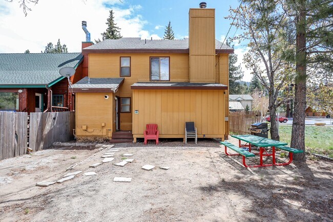 Building Photo - 42638 Moonridge Rd