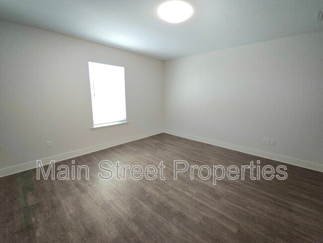 Building Photo - 313 N Navy Blvd