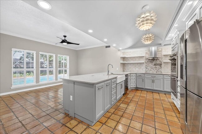 Building Photo - 5305 Greenbriar Dr
