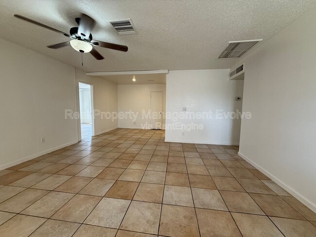 Building Photo - 3926 W Bethany Home Rd