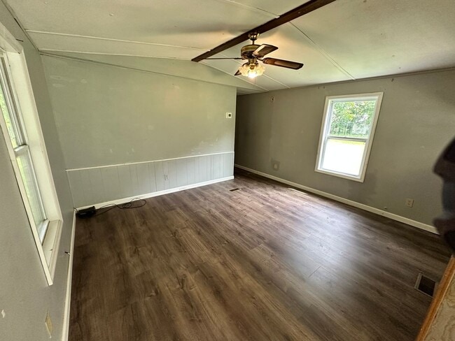 Building Photo - Single Wide Mobile home 2 bed 1 bath
