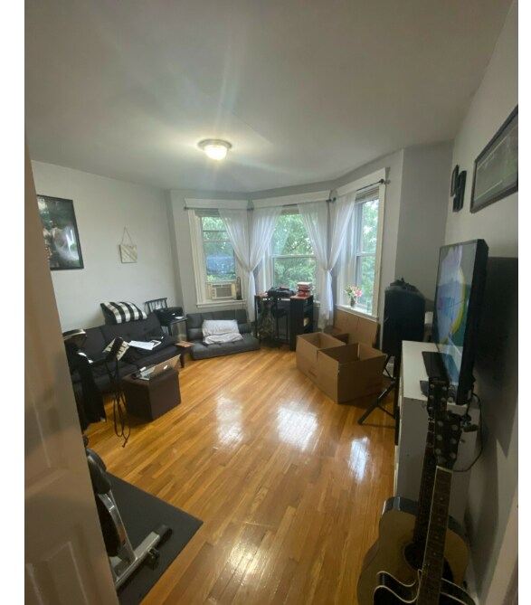 Building Photo - 368 Riverway