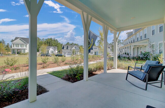 Building Photo - 360 Great Lawn Dr