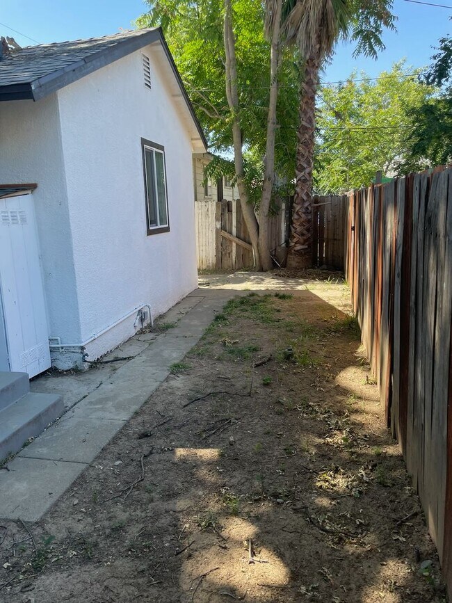 Building Photo - 4006 34th St - Sacramento 95820