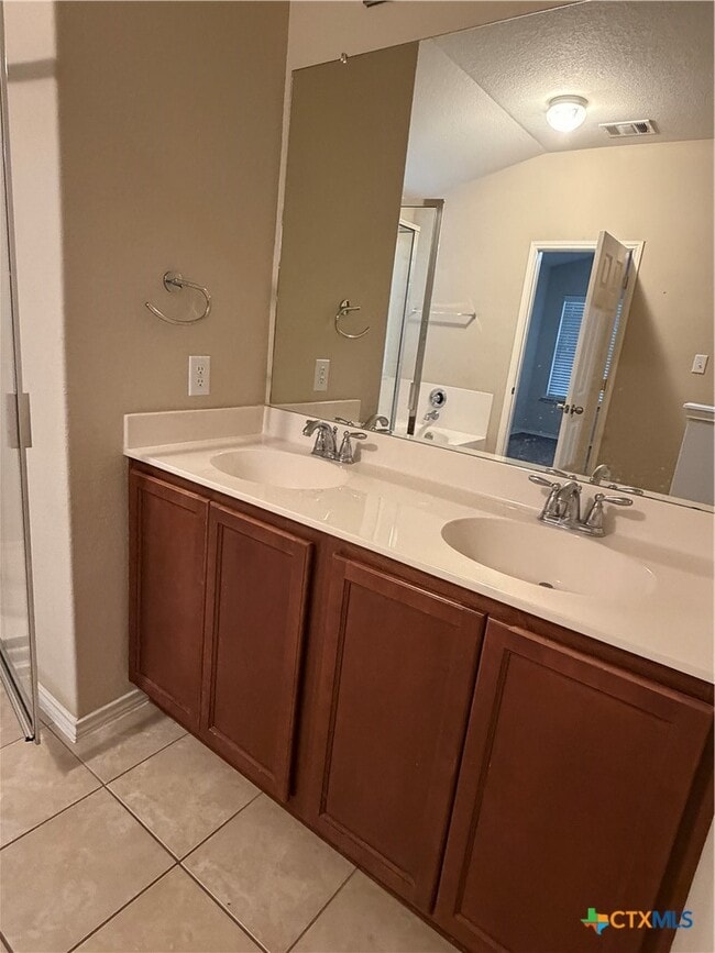 Building Photo - 647 Tom Kemp Dr