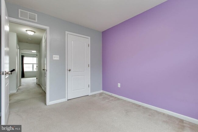 Building Photo - 7926 Silver Oak Rd