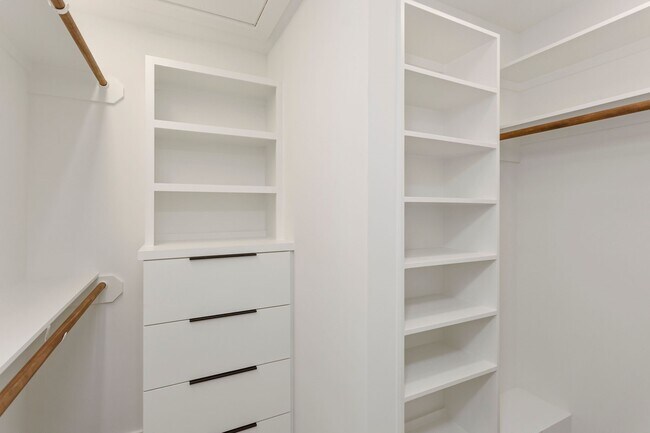 Building Photo - 2005 Portsmouth St