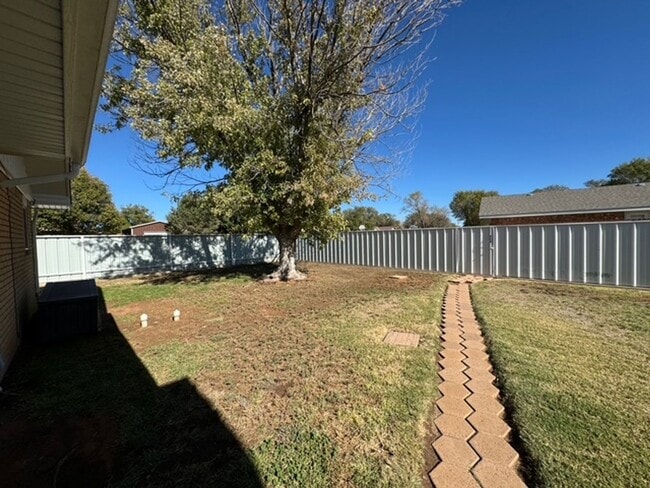 Building Photo - Comfy & Spacious 3 Bed Home! Mesa School District!