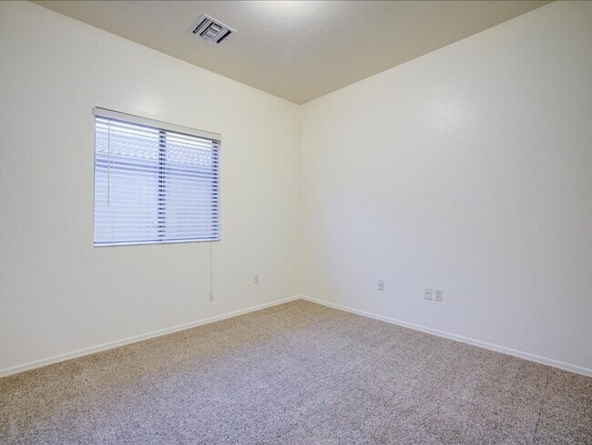 Building Photo - Spacious 3 Bedroom 2 Bathroom Home with Large Backyard & 2 Car Garage!