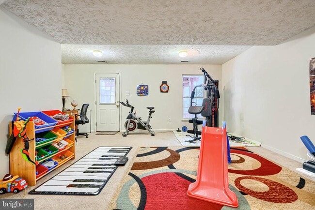 Building Photo - 10 Bluestem Ct