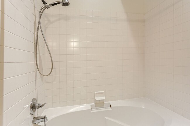Building Photo - Bright & Spacious Studio in LoHi - Avail. ...