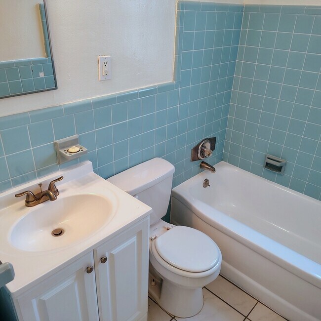 Building Photo - 3826 14th Ave S