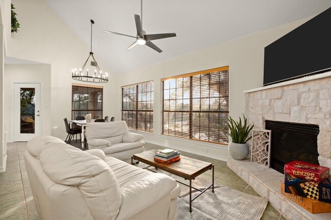 Building Photo - 1352 Lakeshore Dr