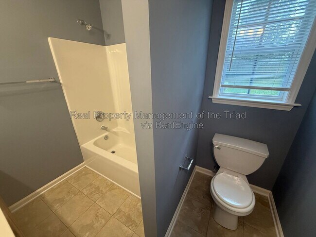 Building Photo - 208 Hammond Dr
