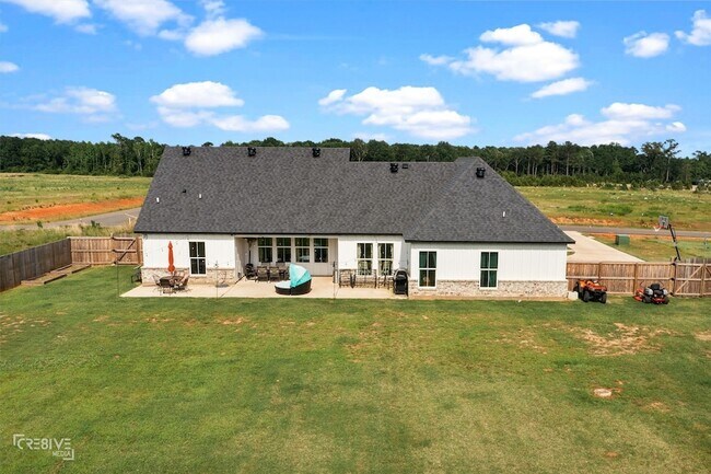 Building Photo - 440 LEGACY Pl