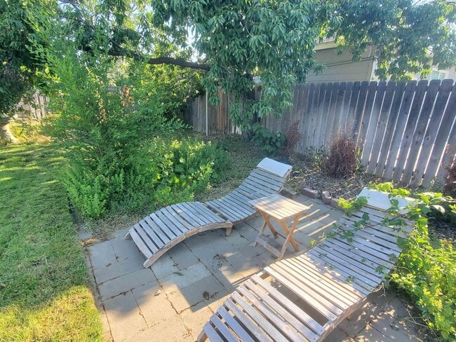 Building Photo - Central kennewick rental