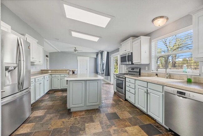 Building Photo - Country Oasis – Flexible Rental in Rexburg...