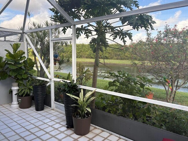 Building Photo - 7275 Summer Tree Dr