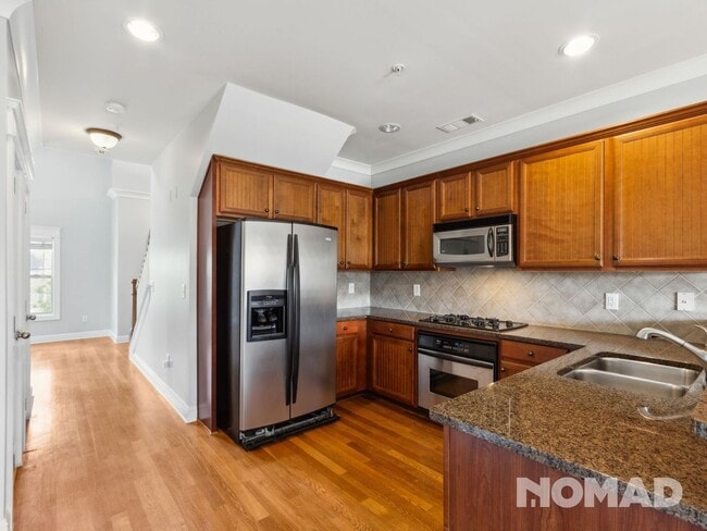 Building Photo - Cozy 2 Bedroom/2.5 Bath Townhome in Atlanta