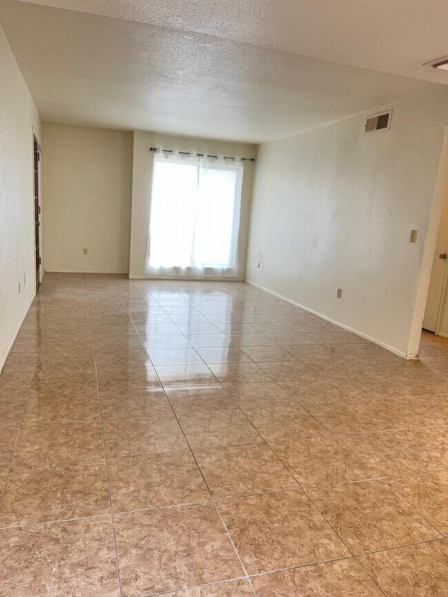 Building Photo - 3119 W Cochise Dr