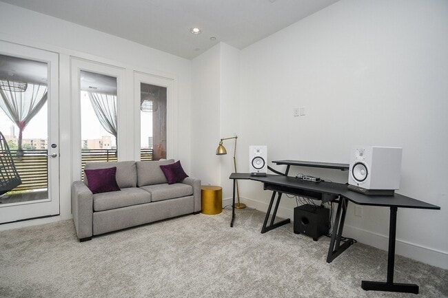 Building Photo - 2412 Canal St