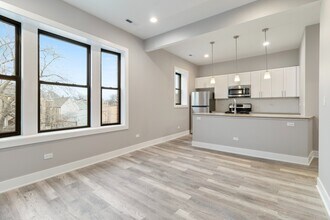 Building Photo - Beautiful, Updated, Spacious 2b/2bth Ukrainian Village, Avail 6/1