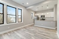 Building Photo - Beautiful, Updated, Spacious 2b/2bth Ukrainian Village, Avail 6/1