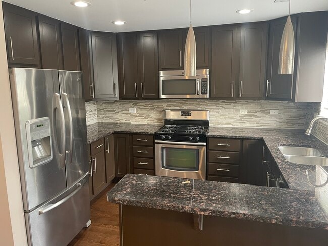 Building Photo - 621 Diamond Pointe Dr