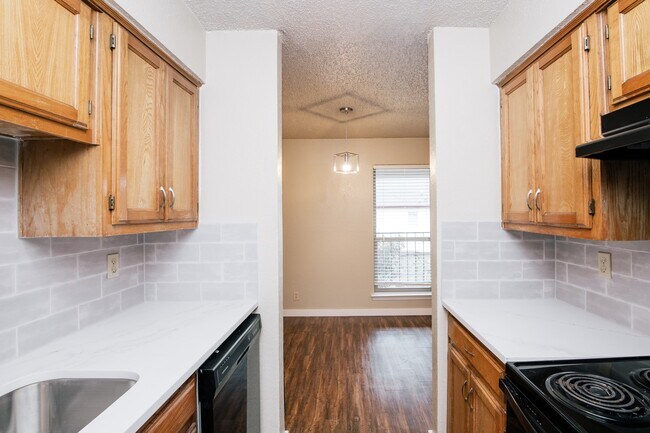 Building Photo - 115 Bernard St