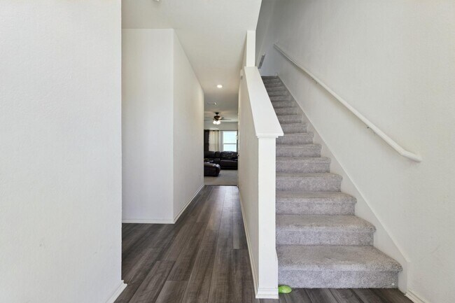 Building Photo - 5810 Rue Picasso