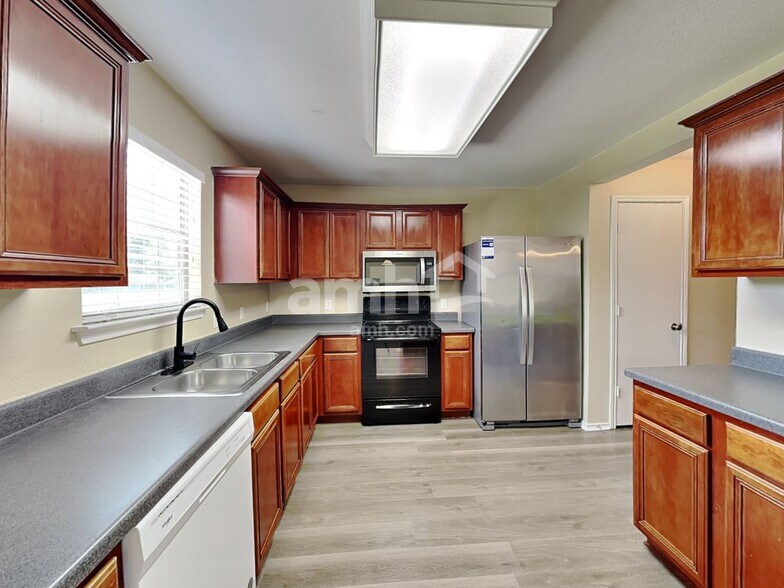 Building Photo - 13209 Thome Valley Dr
