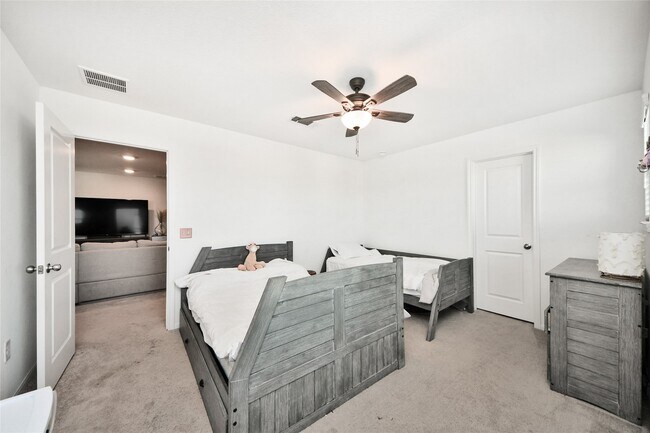 Building Photo - 25928 Chicory Dr